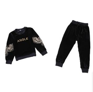 Ropa Infantil al por Mayor, Conjuntos de Dos Piezas de Terciopelo Dorado con Bordado de Águila para Niños y Niñas, Otoño - Product Image 1