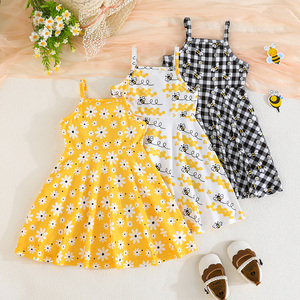 ชุดเด็กผู้หญิงลายดอกไม้น่ารักสำหรับฤดูร้อน ชุดสามชิ้น ผ้าโพลีเอสเตอร์ 100% ระบายอากาศได้ดี - Product Image 2