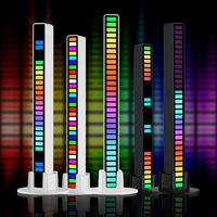 Lampe de bureau à LED RGB 16/32 couleurs, activée par la voix, avec contrôle sonore, éclairage ambiant rythmique, alimentée par batterie/prise secteur