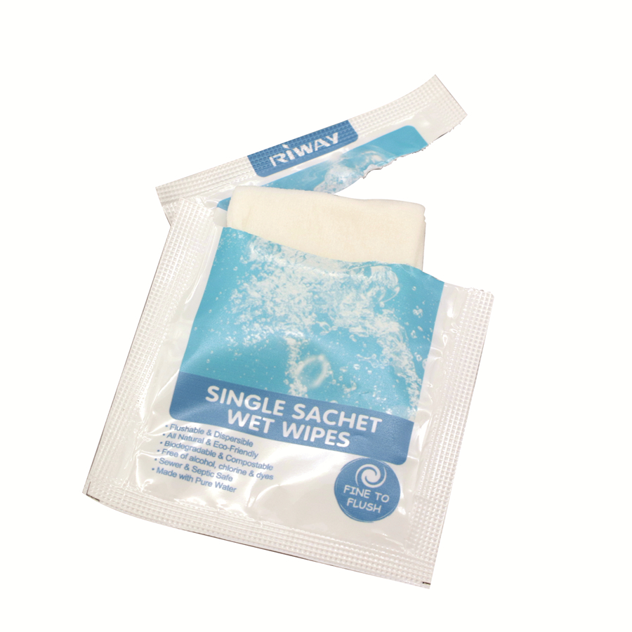 Lingettes en sachet individuel jetables dans les toilettes.