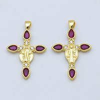 Collier pendentif en laiton plaqué or 18 carats, incrusté de zircons en forme de croix, élégant et subtilement luxueux, pour la vente en gros.