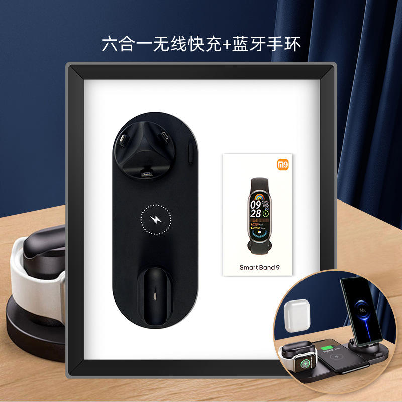 Ensemble noir deux pièces avec bracelet chargeur six-en-un.