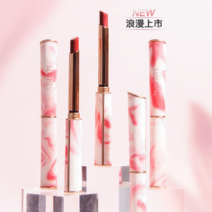 กล่องของขวัญลิปสติก Mansly Pink Marble Rose พร้อมดอกไม้ประดิษฐ์ ลิปสติกเนื้อแมทท์วีแกน บำรุงริมฝีปาก ของขวัญสุดโรแมนติกสำหรับผู้หญิง เครื่องสำอางขายส่ง - Product Image 4