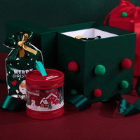 Boîte cadeau de Noël carrée en papier décoratif avec boule en feutre rouge et verte pour la veille de Noël