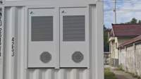 Conteneur de centre de données modulaire pour l'informatique IA avec racks de serveurs GPU, alimentation sans interruption (ASI) et surveillance dynamique de l'environnement