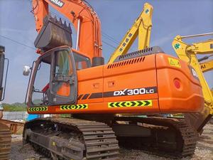 รถขุดไฮดรอลิกตีนตะขาบ Doosan Dx300lc มือสองของแท้ น้ำหนัก 29.6 ตัน ชั่วโมงการทำงานต่ำ เครื่องยนต์คุณภาพสูง PLC - Product Image 3