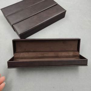 Échantillon gratuit YAZHI <span class=keywords><strong>pare</strong></span>-<span class=keywords><strong>soleil</strong></span> de voiture pliable Eva feutre étui à lunettes en plastique <span class=keywords><strong>Triangle</strong></span> - Product Image 1