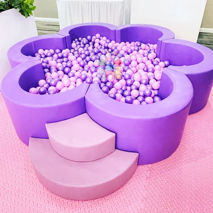 Aire de jeux intérieure de qualité commerciale pour enfants aire de jeux douce fosses à balles en forme de fleur