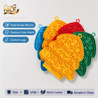 Tapis à lécher pour Noël NicePets |   Mangeoire lente en silicone avec ventouse anti-étouffement |   Cadeau de Noël pour chien et chat, tapis à lécher