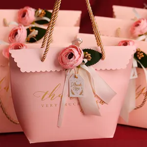 Boîte de bonbons de mariage de style européen emballage cadeau de demoiselle d'honneur sacs en papier avec poignées bébé emballage de luxe boîte de bonbons de mariage