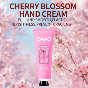 Coffret de Crèmes Mains Florales Naturelles – Formule Nourrissante aux Herbes Apaisantes : Lavande, Gardénia Luxueux, Sakura Romantique, Doux et Délicat - Product Image 3