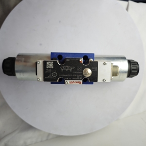 วาล์วควบคุมทิศทางแบบสัดส่วน Rexroth รุ่น R900920055 4WRAE10W60-2X/G24N9K31/F1V วาล์วไฮดรอลิก 4WRAE - Product Image 2