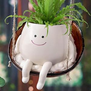 Conception drôle de visage de <span class=keywords><strong>petit</strong></span> homme assis balançoire <span class=keywords><strong>pot</strong></span> de fleur suspendu en résine - Product Image 2