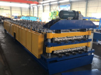 Machine de formage à froid de tuiles de toiture double couche deux-en-un à haut rendement pour profilés métalliques