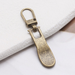 Glissière de <span class=keywords><strong>fermeture</strong></span> <span class=keywords><strong>éclair</strong></span> personnalisée gravée - Tirette de <span class=keywords><strong>fermeture</strong></span> <span class=keywords><strong>éclair</strong></span> détachable en métal pour sweat-shirts et sacs - Product Image 5