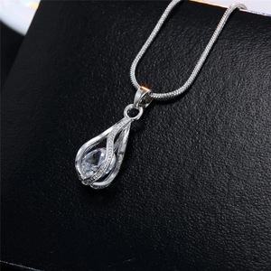 Adorno, el Producto Más Vendido en Línea, Juego de Aretes de Dos Piezas con Colgante de Cristal de Circonio de Moda - Product Image 3