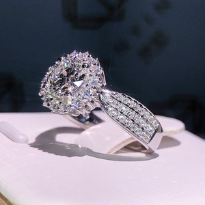Anello con micro zirconi intarsiati effetto cielo stellato, molto venduto, gioiello da sposa alla moda per donna - Product Image 4