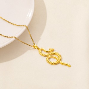 Collier <span class=keywords><strong>Serpent</strong></span> en Acier Inoxydable 304 Doré avec Écailles Gaufrées, Motif Animal Sauvage Cobra, pour Hommes et Femmes, Ensemble de Bijoux Pendentif Unisexe - Product Image 3