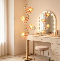 Lampe sur pied florale artistique avec 4 pétales de lotus en verre, cadre incurvé en fer forgé, support E26, lampe d'angle romantique