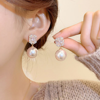 Anting-anting mutiara kristal zirkon wanita, baru 2023 anting-anting temperamen ledakan desain niche anting-anting Perancis rasa kelas tinggi