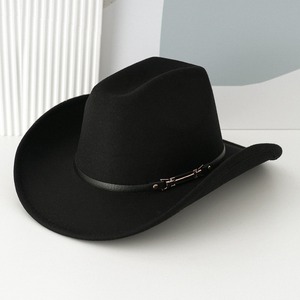 Sombrero Fedora Vaquero Occidental <span class=keywords><strong>para</strong></span> <span class=keywords><strong>Mujer</strong></span> con Cinturón <span class=keywords><strong>de</strong></span> Cuero Sintético y Remaches Metálicos, Hebilla Cuadrada - Elegante <span class=keywords><strong>para</strong></span> Viajes, Fiestas y Disfraces (Cuatro Estaciones) - Product Image 1