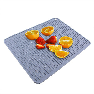 Tappetino Antiscivolo in Silicone Grigio Lindas Essentials, Multiuso per Asciugatura Piatti e Protezione Piano Cucina - Product Image 4