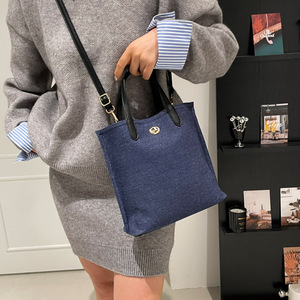 Nouveau Sac Fourre-tout en Jean Grande Taille 2026, Sac Bandoulière Rétro avec Logo Métallique, Sac Seau Zippé en PU Souple Grande Capacité, Mignon et Tendance - Product Image 6