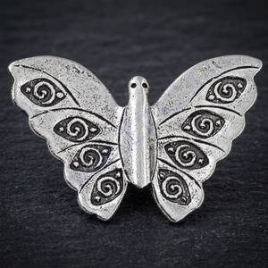 Colgante de mariposa liso de plata de ley 925, elegante y fino, collar unisex para uso diario. - Product Image 3