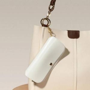 Étui à lunettes en cuir PU souple de qualité supérieure, étui à lunettes de soleil portable pour hommes et femmes, étui à lunettes avec clip à bouton, sangle de poignet - Product Image 5