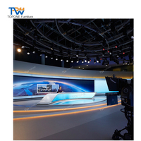 Station de diffusion moderne de luxe, bureau de nouvelles, Radio TV studio, équipement en direct, table de diffusion