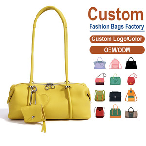 Bolso Boston de Cuero Genuino Texturizado de Moda, Bolso de Hombro de Piel de Vacuno de Primera Capa con Colgante de Corazón, Versátil para Uso Diario - Product Image 1