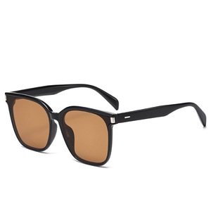 Lunettes de soleil rectangulaires à monture complète UV400 pour femmes, protection solaire rétro pour adultes - Product Image 1
