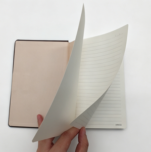 Carnet de notes professionnel personnalisé A5, avec un stylo et une sangle <span class=keywords><strong>pour</strong></span> téléphone. Carnet personnalisé avec couverture en carton gris et logo. - Product Image 4