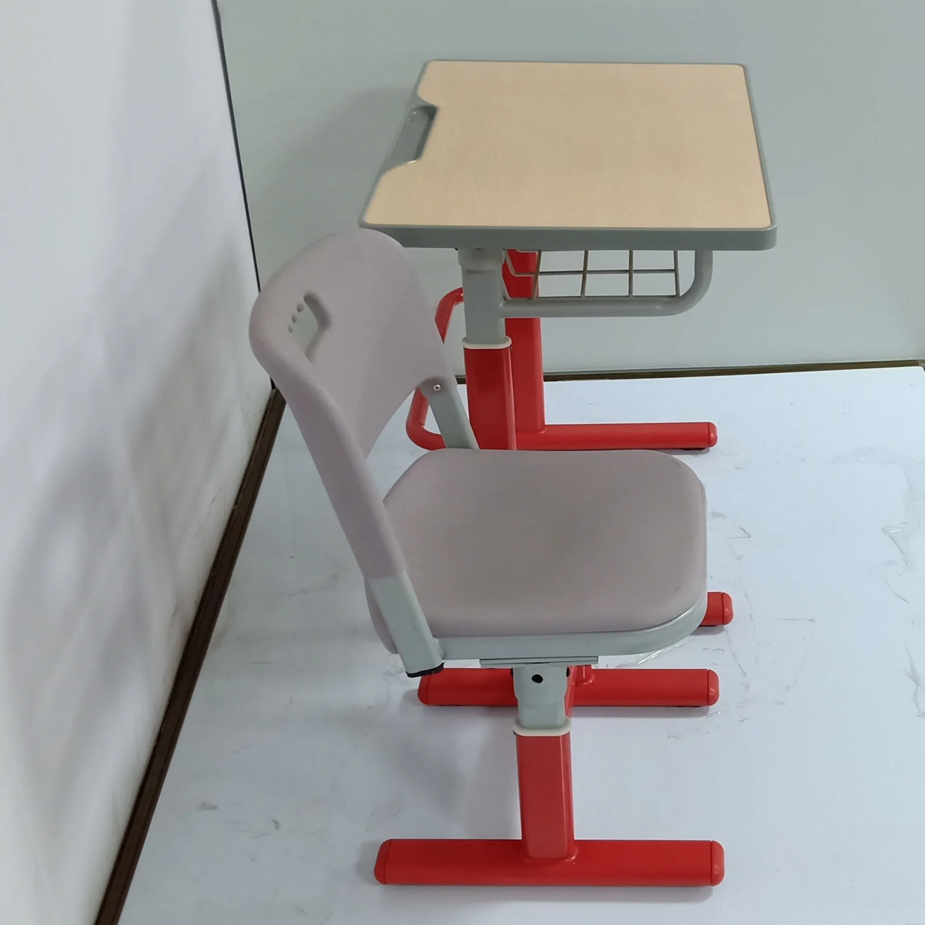 Atasan Trapezoid meja pelajar, kotak buku kelas furnitur sekolah selama 6 meja