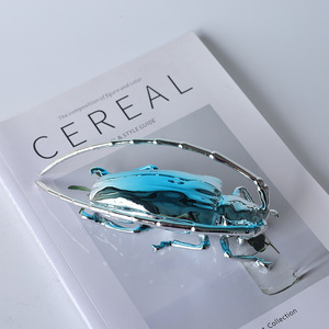 Mode Offre Spéciale Lumière De Luxe En Métal Insecte Ornements Salon Bureau Bureau Or Beetle Fer Décoration - Product Image 2