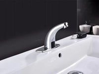 Robinet de lavabo de salle de bain automatique sans contact infrarouge moderne et simple en laiton chromé et céramique, à trou unique, à montage sur plan