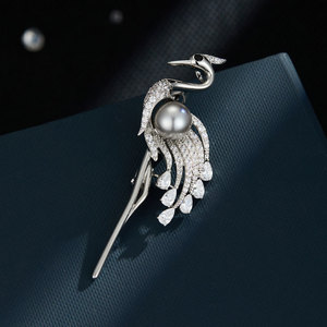 Elegant Red Crowned Crane Brooch Micro Inlaid Zinc Alloy Women's Gift Fashion Animal Shape Corsage - Product Image 1