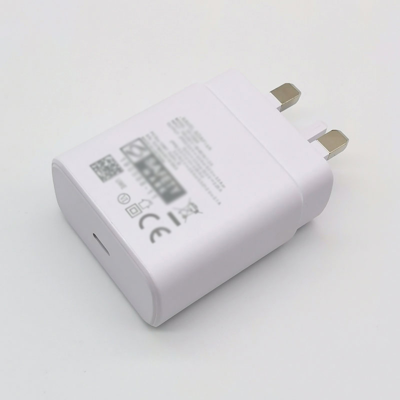 Cargador blanco de 45W