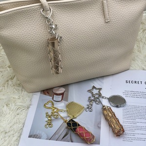 Pendentif d'amour original et raffiné, pendentif de sac, pochette en maille pour rouge à lèvres faite à la main, porte-clés en acier inoxydable - Product Image 3