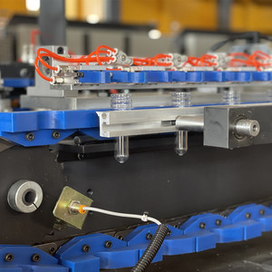 Máquina de soplado de botellas de plástico PET completamente automática de alta calidad Máquina de moldeo por soplado de estiramiento de <span class=keywords><strong>8</strong></span> cavidades - Product Image 4