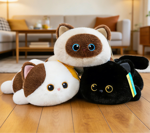 Adorable Gato Negro Pequeño Siamese en Posición Acostada, Peluche de Algodón Súper Suave con Tres Flores, Muñeco de Confort, Regalo Unisex - Product Image 1
