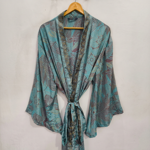 Robe de mariée en soie longueur cheville, multicolore, vêtement de nuit, kimono indien vintage en soie de sari recyclée - Product Image 1
