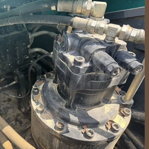 รถขุดไฮดรอลิกแบบตีนตะขาบ Kobelco SK380XD มือสอง ขนาด 38 ตัน พร้อมเครื่องยนต์ฮีโน่และปั๊ม สำหรับงานก่อสร้างและเหมืองแร่ - Product Image 6