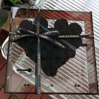 2025 cadeau de saint valentin en gros cadeau de luxe 18 fleur préservée rose éternelle dans une boîte en acrylique