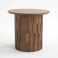 Style Wabi-sabi, simple et moderne, noir, structure à poutres pour petit appartement