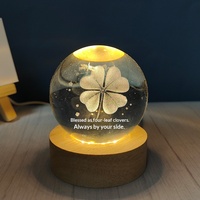 Boule de cristal avec motif du système solaire gravé, lampe de nuit créative, cadeau d'anniversaire ou de fêtes pour petite amie, meilleur ami, camarade de classe