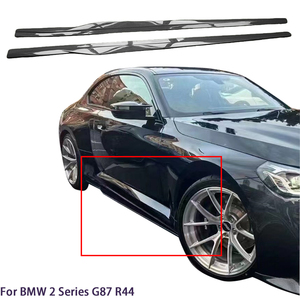 Faldones Laterales de Fibra de Carbono Real Estilo R44 para BMW Serie 2 G42 Coupé/G87 M2 2021-2025 - Product Image 1