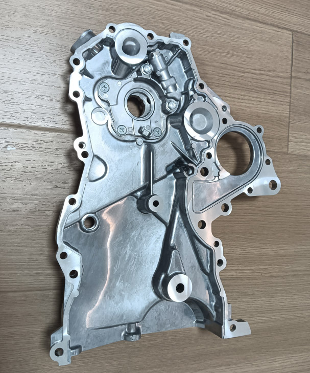 15100-21030 Engine Timing Cover with Oil Pump for Toyota