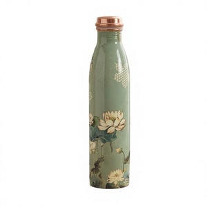 Botella de Agua de Cobre de Lujo con Diseño Oriental de Loto Verde Salvia, Termo Portátil de Viaje Verde con Tapa de Cobre - Product Image 1