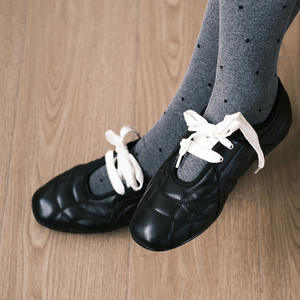 Zapatos planos de ballet vintage para mujer con cierre de correa cosida, parte superior de cuero genuino, suela delgada hueca, deportivos, de boca baja, de una sola pieza - Product Image 6